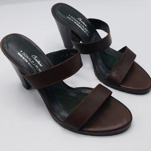 DONALD J PLINER COUTURE BROWN SANDAL SZ 8.5